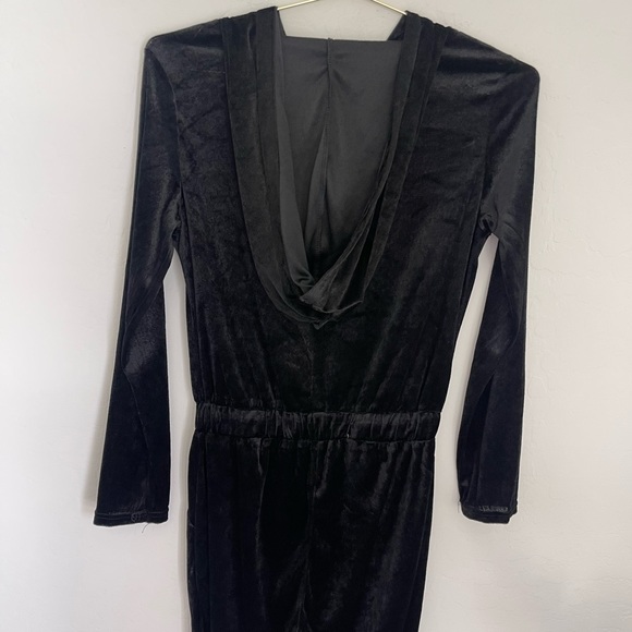 Full Length OMG Collection Velvet Jumpsuit Size Medium - Picture 6 of 8